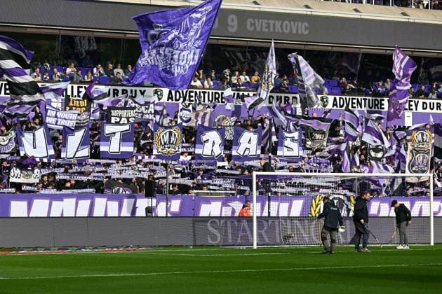 251109 RSC Anderlecht vs Club Brugge fans and supporters of Anderlecht during the Jupiler Pro League season 2025 - 2026 matchday 14 game between RSC Anderlecht and Club Brugge KV on November 9 , 2025 in Anderlecht, Belgium. (Photo by David Catry Isosport) Anderlecht Belgium  Copyright: xDavidxCatryx 20251109DSC_7471