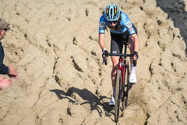 2025 UEC Cyclo-Cross EC - Women U23 MIDDELKERKE, BELGIUM - NOVEMBER 09 : De Schoesitter Shanyl (BEL) in action during the 2025 UEC Cyclo-Cross European Championships for Women U23 on November 09, 2025 in Middelkerke, Belgium, 09 11 2025 Middelkerke Belgium  Copyright: xNicoxVereeckenx
