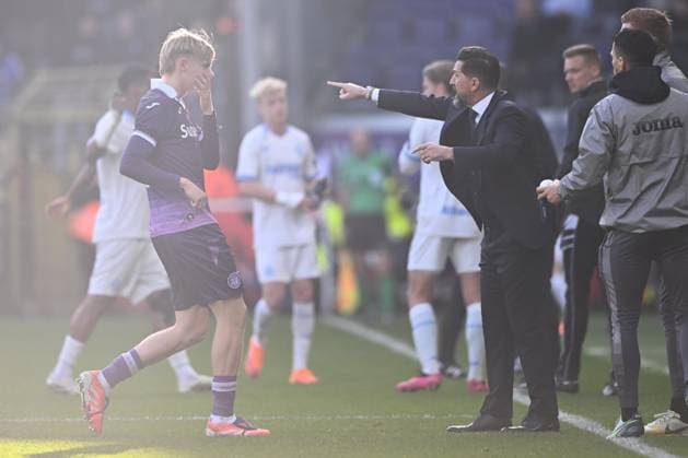 RSC Anderlecht v Club Brugge - Jupiler Pro League ANDERLECHT, BELGIUM - NOVEMBER 09 : Hasi Besnik head coach of RSC Anderlecht, De Cat Nathan midfielder of RSC Anderlecht during the Jupiler Pro League match between RSC Anderlecht and Club Brugge on November 9, 2025 in Anderlecht, Belgium, 09 11 2025 Anderlecht Belgium  Copyright: xGvgx