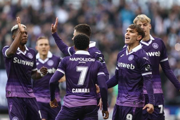 Anderlecht s Mihajlo Cvetkovic celebrates during a soccer match between RSC Anderlecht and Club Brugge, Sunday 09 November 2025 in Anderlecht, on day 14 of the 2025-2026 Jupiler Pro League first division of the Belgian championship. BRUNOxFAHY  x140408146x