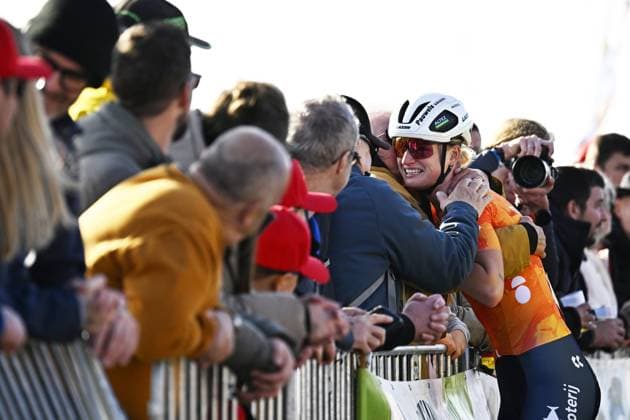 Dutch Leonie Bentveld celebrates after winning the U23 women race at the UEC Cyclocross European Championships, Sunday 09 November 2025, in Middelkerke. JASPERxJACOBS  x140408280x