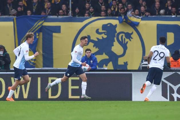 09 11 2025, xtgx, Soccer 2 Bundesliga, Eintracht Braunschweig VfL Bochum v l Cajetan Lenz Bochum, 34 Jubel, Torjubel, jubelt ueber das Tor, celebrate the goal, celebration DFL DFB REGULATIONS PROHIBIT ANY USE OF PHOTOGRAPHS as IMAGE SEQUENCES and or QUASI VIDEO Braunschweig