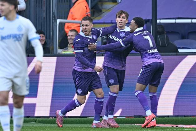 251109 RSC Anderlecht vs Club Brugge Thorgan Hazard (11) of Anderlecht celebrates with Mihajlo Cvetkovic (9) of Anderlecht and Ilay Camara (7) of Anderlecht after scoring the 1-0 goal during the Jupiler Pro League season 2025 - 2026 matchday 14 game between RSC Anderlecht and Club Brugge KV on November 9 , 2025 in Anderlecht, Belgium. (Photo by David Catry Isosport) Anderlecht Belgium  Copyright: xDavidxCatryx 20251109DC2_3899