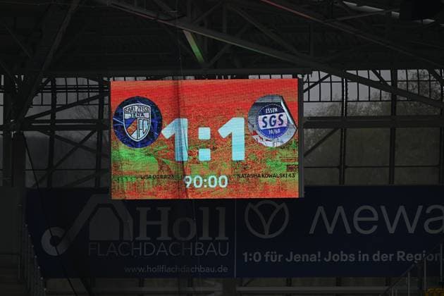 Score 1 1 between SGS Essen and FC Carl Zeiss Jena at Ernst Abbe Sportfeld in Jena Score 1 1 Display Copyright: xSpeedshotx