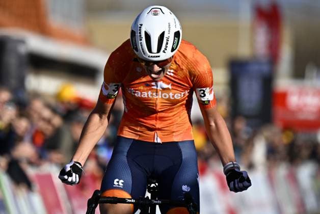 Dutch Leonie Bentveld celebrates as she crosses the finish line to win the U23 women race at the UEC Cyclocross European Championships, Sunday 09 November 2025, in Middelkerke. JASPERxJACOBS  x140408927x