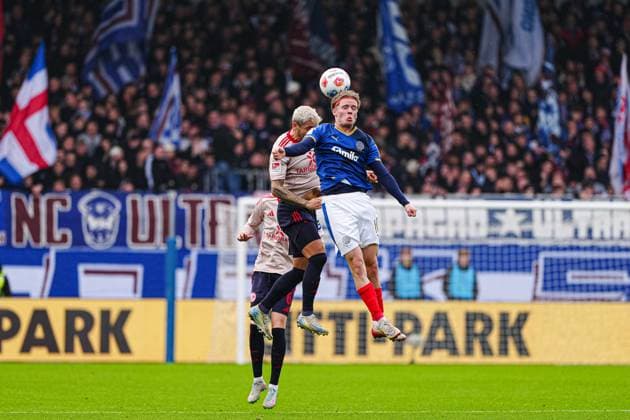 Header duel aerial duel Matthias Zimmermann Fortuna Duesseldorf, 25 , Jonas Therkelsen Holstein Kiel, 10 GER, Holstein Kiel vs Fortuna Duesseldorf, Football, 2 Bundesliga, Matchday 12, Season 2025 2026, 09 11 2025 DFL REGULATES PROHIBIT ANY USE OF PHOTOGRAPHS AS IMAGE SEQUENCES AND OR QUASI VIDEO GER, Holstein Kiel vs Fortuna Duesseldorf, Football, 2 Bundesliga, Matchday 12, Season 2025 2026, 09 11 2025 Kiel Copyright: xEibner-Pressefoto MarcelxvonxFehrnx EP_MFN
