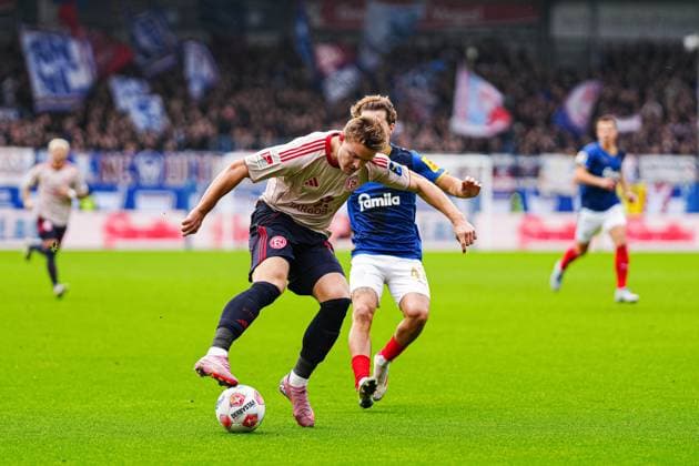 Christian Rasmussen Fortuna Duesseldorf, 10 , John Tolkin Holstein Kiel, 47 GER, Holstein Kiel vs Fortuna Duesseldorf, Football, 2 Bundesliga, Matchday 12, Season 2025 2026, 09 11 2025 DFL REGULATES PROHIBIT ANY USE OF PHOTOGRAPHS AS IMAGE SEQUENCES AND OR QUASI VIDEO GER, Holstein Kiel vs Fortuna Duesseldorf, Football, 2 Bundesliga, Matchday 12, Season 2025 2026, 09 11 2025 Kiel Copyright: xEibner-Pressefoto MarcelxvonxFehrnx EP_MFN
