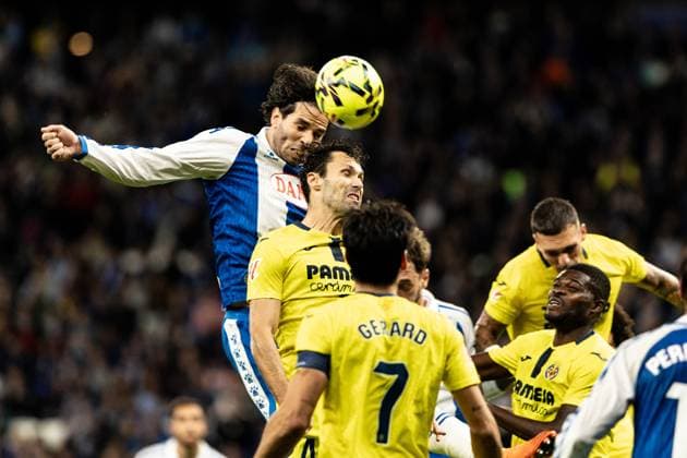 November 8, 2025, Barcelona, Barcelona, Spain: Leandro Cabrera (L) of RCD Espanyol and Alfonso Pedraza (R) of Villareal CF seen in action during the LaLiga EA Sports match round 12 between RCD Espanyol and Villareal CF at RCDE Stadium Barcelona Spain - ZUMAs316 20251108_znp_s316_026 Copyright: xMartixSeguraxRamonedax