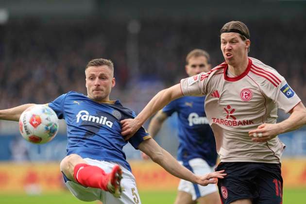 Photo Carl Anders Johansson Kiel saves against Cedric ITTEN Fortuna , right Football 2 Bundesliga , Matchday 12 on Sun 09 11 2025 Holstein Kiel Fortuna Düsseldorf