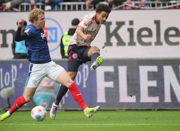 Photo Emmanuel IYOHA Fortuna shoots against Lasse Rosenbohm Kiel Soccer 2 Bundesliga , Matchday 12 on Sun 09 11 2025 Holstein Kiel Fortuna Düsseldorf