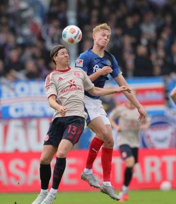 Photo Cedric ITTEN Fortuna heads against Kasper Davidsen Kiel Soccer 2 Bundesliga , Matchday 12 on Sun 09 11 2025 Holstein Kiel Fortuna Düsseldorf