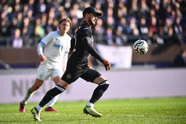RSC Anderlecht v Club Brugge - Jupiler Pro League ANDERLECHT, BELGIUM - NOVEMBER 09 : Coosemans Colin goalkeeper of RSC Anderlecht during the Jupiler Pro League match between RSC Anderlecht and Club Brugge on November 9, 2025 in Anderlecht, Belgium, 09 11 2025 Anderlecht Belgium  Copyright: xGvgx