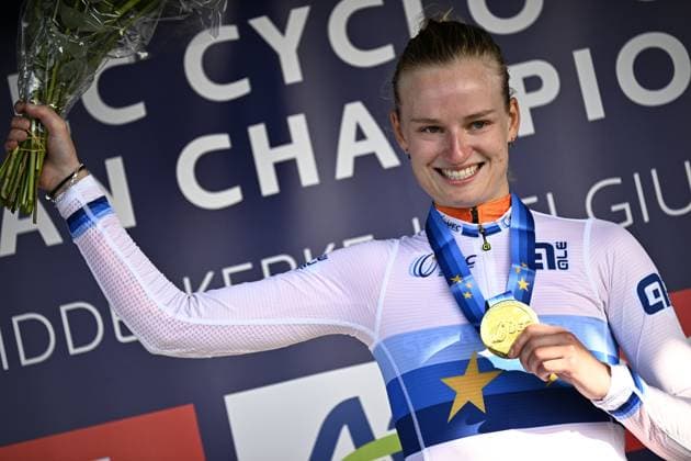 Dutch Leonie Bentveld celebrates on the podium after winning the U23 women race at the UEC Cyclocross European Championships, Sunday 09 November 2025, in Middelkerke. JASPERxJACOBS  x140412848x