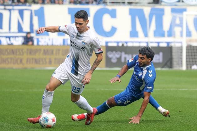 09 11 2025, xgox, Soccer 2 Bundesliga 1 FC Magdeburg SC Padernborn 07 emspor, v l Raphael Obermair Paderborn, 23 , Rayan Ghrieb Magdeburg, 29 duel, fight, tackle DFL DFB REGULATIONS PROHIBIT ANY USE OF PHOTOGRAPHS as IMAGE SEQUENCES and or QUASI VIDEO Magdeburg