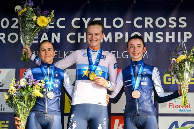 2025 UEC Cyclo-Cross EC - Women U23 MIDDELKERKE, BELGIUM - NOVEMBER 09 : Muller Amandine (FRA), Gery Celia (FRA), Bentveld Leonie (NLD) on the podium during the 2025 UEC Cyclo-Cross European Championships for Women U23 on November 09, 2025 in Middelkerke, Belgium, 09 11 2025 Middelkerke Belgium  Copyright: xNicoxVereeckenx
