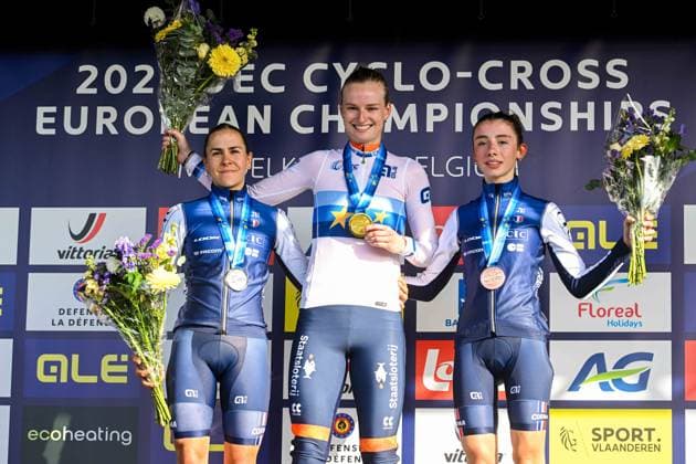2025 UEC Cyclo-Cross EC - Women U23 MIDDELKERKE, BELGIUM - NOVEMBER 09 : Muller Amandine (FRA), Gery Celia (FRA), Bentveld Leonie (NLD) on the podium during the 2025 UEC Cyclo-Cross European Championships for Women U23 on November 09, 2025 in Middelkerke, Belgium, 09 11 2025 Middelkerke Belgium  Copyright: xNicoxVereeckenx