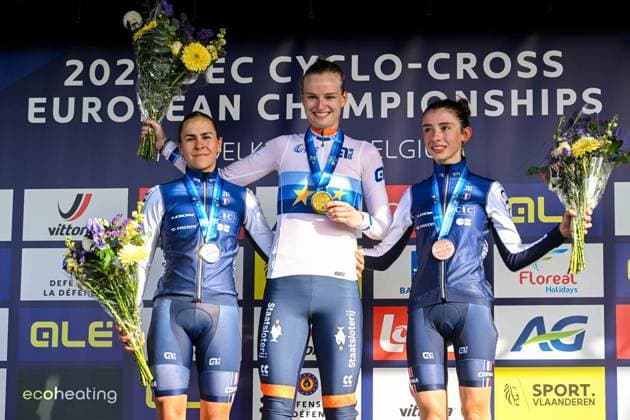 2025 UEC Cyclo-Cross EC - Women U23 MIDDELKERKE, BELGIUM - NOVEMBER 09 : Muller Amandine (FRA), Gery Celia (FRA), Bentveld Leonie (NLD) on the podium during the 2025 UEC Cyclo-Cross European Championships for Women U23 on November 09, 2025 in Middelkerke, Belgium, 09 11 2025 Middelkerke Belgium  Copyright: xNicoxVereeckenx