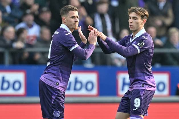251109 RSC Anderlecht vs Club Brugge Thorgan Hazard (11) of Anderlecht celebrates with Mihajlo Cvetkovic (9) of Anderlecht after scoring the 1-0 goal during the Jupiler Pro League season 2025 - 2026 matchday 14 game between RSC Anderlecht and Club Brugge KV on November 9 , 2025 in Anderlecht, Belgium. (Photo by David Catry Isosport) Anderlecht Belgium  Copyright: xDavidxCatryx 20251109DC2_4160