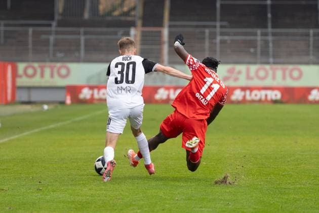 09 11 2025, xhfmx, Soccer Regionalliga Suedwest, FSV Mainz 05 U23 FSV Frankfurt v l Corvin Bock FSV Frankfurt , Andre Gitau 1 FSV Mainz 05 II DFL DFB REGULATIONS PROHIBIT ANY USE OF PHOTOGRAPHS as IMAGE SEQUENCES and or QUASI VIDEO Mainz