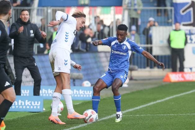 09 11 2025, xgox, Soccer 2 Bundesliga 1 FC Magdeburg SC Padernborn 07 emspor, v l Luis Engelns Paderborn, 6 , Lubambo Musonda Magdeburg, 19 duel, duel, fight, tackle DFL DFB REGULATIONS PROHIBIT ANY USE OF PHOTOGRAPHS as IMAGE SEQUENCES and or QUASI VIDEO Magdeburg