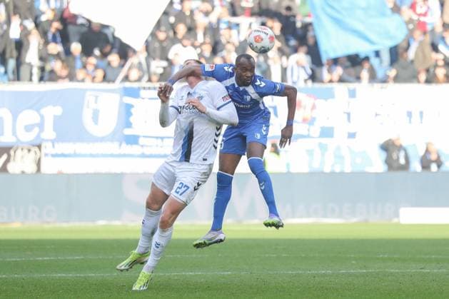 09 11 2025, xgox, Soccer 2 Bundesliga 1 FC Magdeburg SC Padernborn 07 emspor, v l Steffen Tigges Paderborn, 27 , Silas Gnaka Magdeburg, 25 duel, duel, fight, tackle DFL DFB REGULATIONS PROHIBIT ANY USE OF PHOTOGRAPHS as IMAGE SEQUENCES and or QUASI VIDEO Magdeburg
