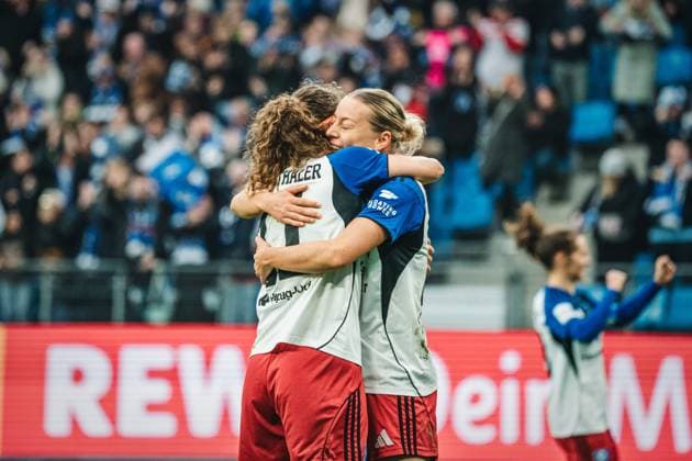 Google Pixel Frauen Bundesliga Hamburger SV vs 1 FC Nürnberg, 09 11 2025 TOR, JUBEL, Die HSV Frauen zum 1 0 durch Melanie Brunnthaler Hamburger SV, 11 Fußball, Google Pixel Frauen Bundesliga, 10 Spieltag Hamburger SV vs 1 FC Nürnberg am 09 11 2025 im Volksparkstadion, Hamburg DFB DFL REGULATIONS PROHIBIT ANY USE OF PHOTOGRAPHS AS IMAGE SEQUENCES AND OR QUASI VIDEO Copyright: xBEAUTIFULxSPORTS Tonhäuserx