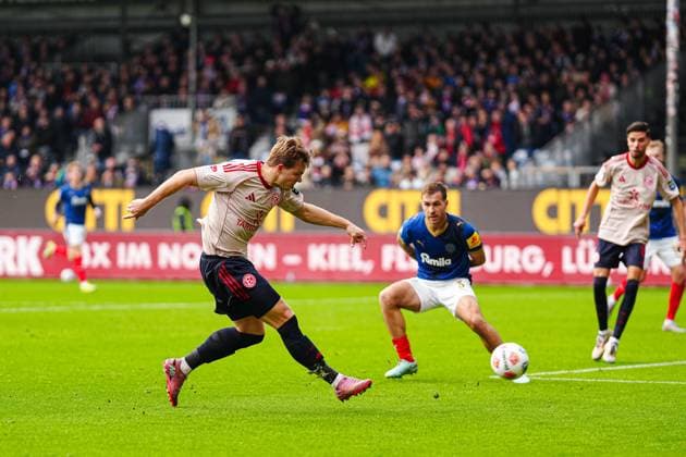 Goal shot Goal chance Christian Rasmussen Fortuna Duesseldorf, 10 GER, Holstein Kiel vs Fortuna Duesseldorf, Football, 2 Bundesliga, Matchday 12, Season 2025 2026, 09 11 2025 DFL REGULATIONS PROHIBIT ANY USE OF PHOTOGRAPHS AS IMAGE SEQUENCES AND OR QUASI VIDEO GER, Holstein Kiel vs Fortuna Duesseldorf, Football, 2 Bundesliga, Matchday 12, Season 2025 2026, 09 11 2025 Kiel Copyright: xEibner-Pressefoto MarcelxvonxFehrnx EP_MFN