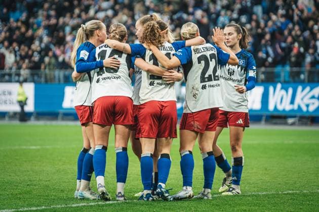 Google Pixel Frauen Bundesliga Hamburger SV vs 1 FC Nürnberg, 09 11 2025 TOR, JUBEL, Die HSV Frauen zum 1 0 durch Melanie Brunnthaler Hamburger SV, 11 Fußball, Google Pixel Frauen Bundesliga, 10 Spieltag Hamburger SV vs 1 FC Nürnberg am 09 11 2025 im Volksparkstadion, Hamburg DFB DFL REGULATIONS PROHIBIT ANY USE OF PHOTOGRAPHS AS IMAGE SEQUENCES AND OR QUASI VIDEO Copyright: xBEAUTIFULxSPORTS Tonhäuserx