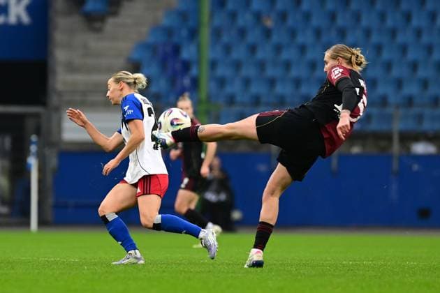 Soccer I Women I Season 2025 2026 I Bundesliga I 10 Matchday I Hamburger SV 1 FC Nürnberg I 09 11 2025 Sophie Hillebrand 22, Hamburger SV Oliwia Wos 15, 1 FC Nürnberg Hamburg Volkspark, Volksparkstadion, Stadium, Volkspark Stadion Hamburg Germany Copyright: xLobeca FelixxSchlikisx