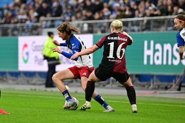 Soccer I Women I Season 2025 2026 I Bundesliga I 10 Matchday I Hamburger SV 1 FC Nürnberg I 09 11 2025 Lotta Wrede 32, Hamburger SV Aleigh Gambone 16, 1 FC Nürnberg Hamburg Volkspark, Volksparkstadion, Stadium, Volkspark Stadion Hamburg Germany Copyright: xLobeca FelixxSchlikisx