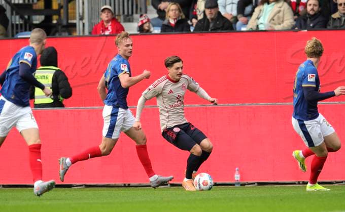 Photo Florent MUSLIJA Fortuna vs Kasper Davidsen Kiel Soccer 2 Bundesliga , Matchday 12 on Sun 09 11 2025 Holstein Kiel Fortuna Düsseldorf