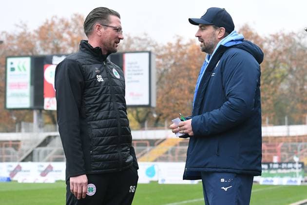 Soccer Regionalliga Staffel West 15 Matchday Rot Weiß Oberhausen VfL Bochum II on 09 11 2025 at Stadion Niederrhein in Oberhausen Sebastian Gunkel Coach Head Coach Oberhausen , left Heiko Butscher Coach Head Coach Bochum , right xRx