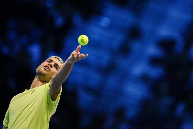 Spain s Carlos Alcaraz serves against Australia s Alex de Minaur during the singles tennis match of the ATP, Tennis Herren World Tour Finals at the Inalpi Arena in Turin, Italy - Sunday, Nov. 9, 2025. - .  Copyright: xMarcoxAlpozzi LaPressex