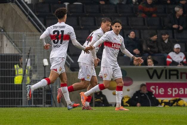 Celebration for Nicolas Sessa VfB Stuttgart II, 10 after his goal for 1 2, with in the picture Noah Darvich VfB Stuttgart II, 31 , VFB Stuttgart II vs Alemannia Aachen, Football, 3 League, Matchday 14, Season 2025 2026, 09 11 2025 VFB Stuttgart II vs Alemannia Aachen, Football, 3 League, Matchday 14, Season 2025 2026, 09 11 2025 Aspach Copyright: xEibner-Pressefoto PhilipxZieglerx EP_PZR