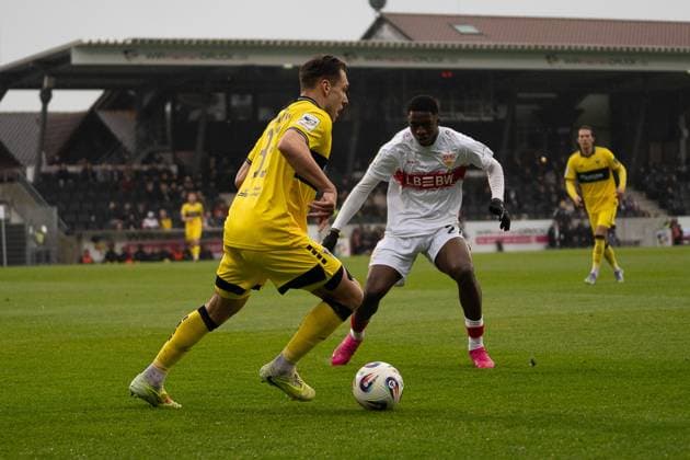 Duel between Marius Wegmann Alemannia Aachen, 33 and Mansour Ouro Tagba VfB Stuttgart II, 27 , VFB Stuttgart II vs Alemannia Aachen, Football, 3 Liga, Matchday 14, Season 2025 2026, 09 11 2025 VFB Stuttgart II vs Alemannia Aachen, Football, 3 Liga, Matchday 14, Season 2025 2026, 09 11 2025 Aspach Copyright: xEibner-Pressefoto PhilipxZieglerx EP_PZR