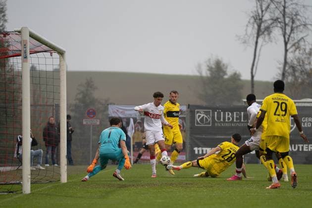 Great chance by Noah Darvich VfB Stuttgart II, 31 , VFB Stuttgart II vs Alemannia Aachen, Football, 3 Liga, Matchday 14, Season 2025 2026, 09 11 2025 VFB Stuttgart II vs Alemannia Aachen, Football, 3 Liga, Matchday 14, Season 2025 2026, 09 11 2025 Aspach Copyright: xEibner-Pressefoto PhilipxZieglerx EP_PZR