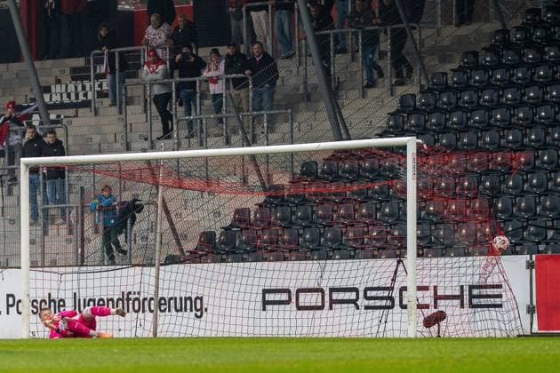 Penalty for 0 1 by Lars Gindorf Alemannia Aachen, 23 , VFB Stuttgart II vs Alemannia Aachen, Football, 3 Liga, Matchday 14, Season 2025 2026, 09 11 2025 VFB Stuttgart II vs Alemannia Aachen, Football, 3 Liga, Matchday 14, Season 2025 2026, 09 11 2025 Aspach Copyright: xEibner-Pressefoto PhilipxZieglerx EP_PZR