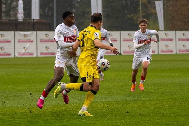 Duel between Marius Wegmann Alemannia Aachen, 33 and Mansour Ouro Tagba VfB Stuttgart II, 27 , VFB Stuttgart II vs Alemannia Aachen, Football, 3 Liga, Matchday 14, Season 2025 2026, 09 11 2025 VFB Stuttgart II vs Alemannia Aachen, Football, 3 Liga, Matchday 14, Season 2025 2026, 09 11 2025 Aspach Copyright: xEibner-Pressefoto PhilipxZieglerx EP_PZR