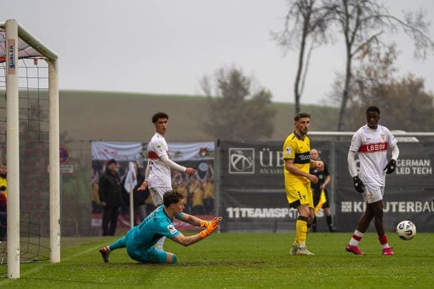Nicolas Sessa VfB Stuttgart II, 10 , VFB Stuttgart II vs Alemannia Aachen, Football, 3 Liga, Matchday 14, Season 2025 2026, 09 11 2025 VFB Stuttgart II vs Alemannia Aachen, Football, 3 Liga, Matchday 14, Season 2025 2026, 09 11 2025 Aspach Copyright: xEibner-Pressefoto PhilipxZieglerx EP_PZR