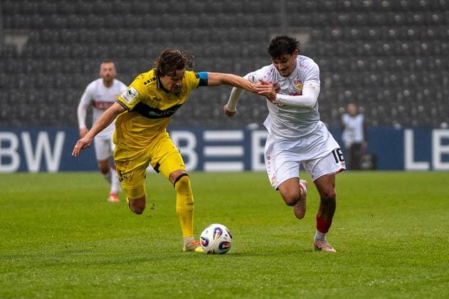 Duel between Leny Remo Meyer VfB Stuttgart II, 16 and Bentley Baxter Bahn Alemannia Aachen, 08 , VFB Stuttgart II vs Alemannia Aachen, Football, 3 Liga, Matchday 14, Season 2025 2026, 09 11 2025 VFB Stuttgart II vs Alemannia Aachen, Football, 3 Liga, Matchday 14, Season 2025 2026, 09 11 2025 Aspach Copyright: xEibner-Pressefoto PhilipxZieglerx EP_PZR
