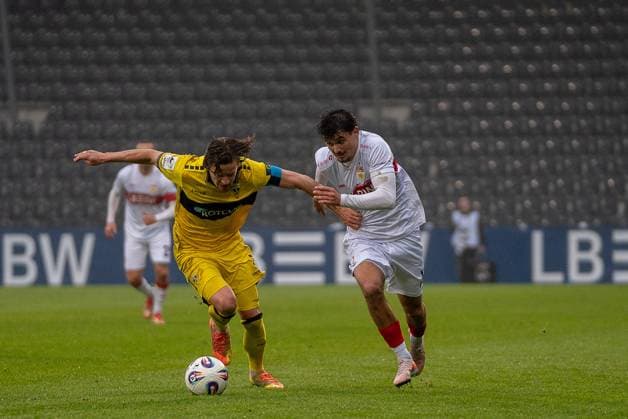 Duel between Leny Remo Meyer VfB Stuttgart II, 16 and Bentley Baxter Bahn Alemannia Aachen, 08 , VFB Stuttgart II vs Alemannia Aachen, Football, 3 Liga, Matchday 14, Season 2025 2026, 09 11 2025 VFB Stuttgart II vs Alemannia Aachen, Football, 3 Liga, Matchday 14, Season 2025 2026, 09 11 2025 Aspach Copyright: xEibner-Pressefoto PhilipxZieglerx EP_PZR