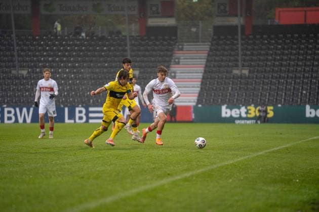 Duel between Yanik Spalt VfB Stuttgart II, 23 and Bentley Baxter Bahn Alemannia Aachen, 08 , VFB Stuttgart II vs Alemannia Aachen, Football, 3 Liga, Matchday 14, Season 2025 2026, 09 11 2025 VFB Stuttgart II vs Alemannia Aachen, Football, 3 Liga, Matchday 14, Season 2025 2026, 09 11 2025 Aspach Copyright: xEibner-Pressefoto PhilipxZieglerx EP_PZR