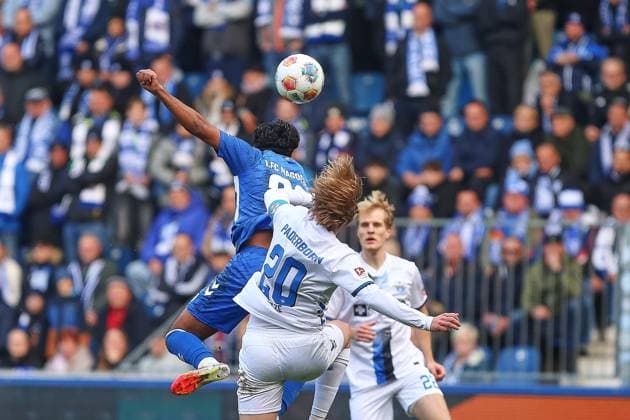 Magdeburg, Saxony-Anhalt, Germany, 09 11 2025 Avnet Arena 12 Matchday, Season 2025 26, 2 Soccer Bundesliga 1 FC Magdeburg SC Paderborn Rayan Ghrieb 29, 1 FC Magdeburg and Felix Götze 20, SC Paderborn 07 in a header duel, Mattes Hansen 22, SC Paderborn 07 looks on Copyright: xdtsxNachrichtenagenturx dts_92848