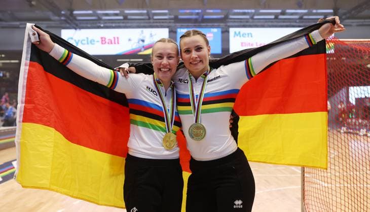 BAU 09 11 2025 Göppingen Artistic Cycling UCI Indoor Cycling World Championships 2025, womens 2-man world champions, from left Henny Kirst GER and Antonia Bärk GER
