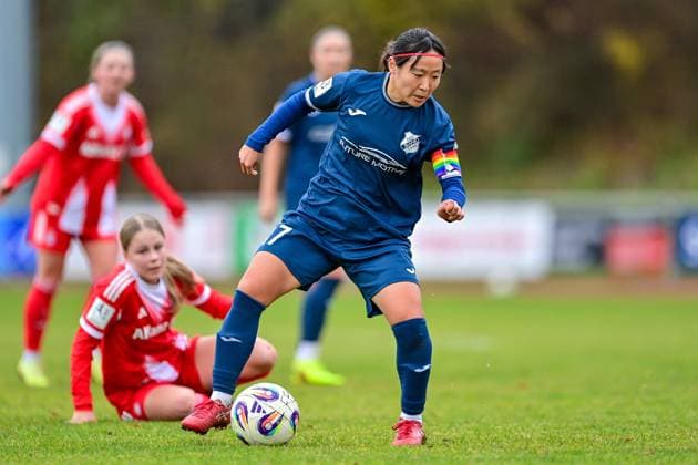 Rio Takizawa Sand, 17 on the ball, 09 11 2025, Aschheim Germany , Soccer,2 Women Bundesliga, FC Bayern München II SC Sand, DFB DFL REGULATIONS PROHIBIT ANY USE OF PHOTOGRAPHS AS IMAGE SEQUENCES AND OR QUASI VIDEO xslx