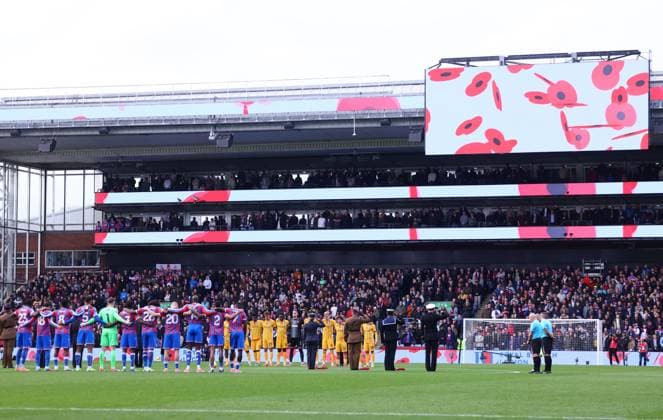 London, England, 9th November 2025. players and officials observe a minute silence ahead of the Crystal Palace vs Brighton and Hove Albion Premier League match at Selhurst Park, London. Picture credit should read: Paul Terry Sportimage EDITORIAL USE ONLY. No use with unauthorised audio, video, data, fixture lists, club league logos or live services. Online in-match use limited to 120 images, no video emulation. No use in betting, games or single club league player publications. SPI_007_PT_Crystal_Palace_Brighton SPI-4277-0007