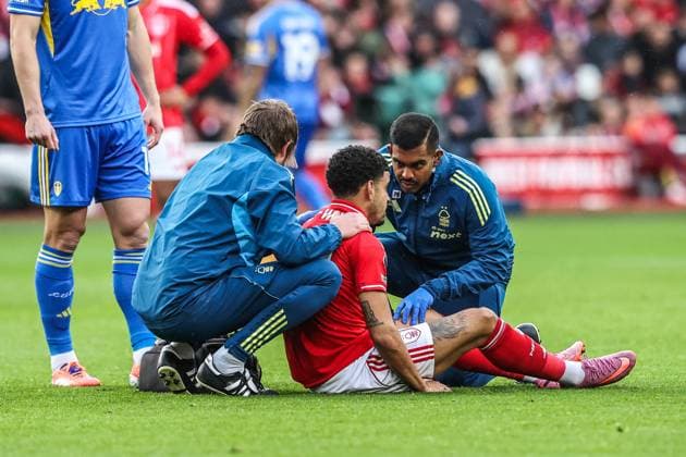 Premier League Nottingham Forest v Leeds United Neco Williams of Nottingham Forest receives treatment during the Premier League match Nottingham Forest vs Leeds United at City Ground, Nottingham, United Kingdom, 9th November 2025 (Photo by Alfie Cosgrove News Images) Nottingham City Ground Nottinghamshire United Kingdom Copyright: xAlfiexCosgrove NewsxImagesx