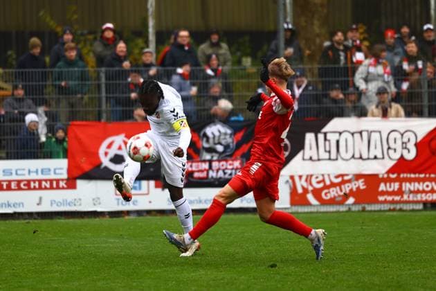 Soccer I Men I Season 2025 2026 I Regionalliga Nord I 18 Matchday I Eintracht Norderstedt Altona 93 I 09 11 2025 Michael Ambrosius 22, Altona 93 Falk Gross 20, FC Eintracht Norderstedt Norderstedt Edmund Plambeck Stadion Schleswig Holstein Germany Copyright: xLobeca RalfxHomburgx