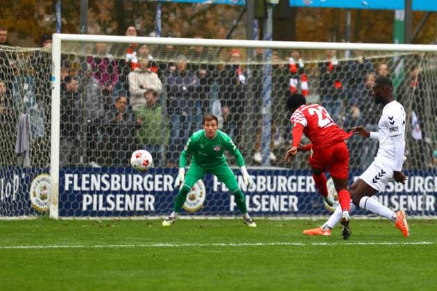 Soccer I Men I Season 2025 2026 I Regionalliga Nord I 18 Matchday I Eintracht Norderstedt Altona 93 I 09 11 2025 Dennis Lohmann 1, Altona 93 Ezra Ampofo 29, FC Eintracht Norderstedt Norderstedt Edmund Plambeck Stadion Schleswig Holstein Germany Copyright: xLobeca RalfxHomburgx