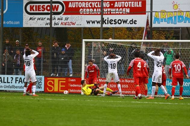 Soccer I Men I Season 2025 2026 I Regionalliga Nord I Matchday 18 I Eintracht Norderstedt Altona 93 I 09 11 2025 Alaka Rodrigue Wenakor 16, Altona 93 Lesley Karschau 19, Altona 93 Gideon Baur 23, Altona 93 mourn a missed opportunity Norderstedt Edmund Plambeck Stadium Schleswig Holstein Germany Copyright: xLobeca RalfxHomburgx